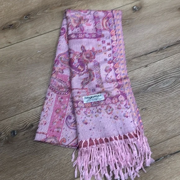 Pashmina - Picture 1 of 2